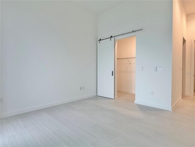 Building Photo - 920 N Osceola Ave