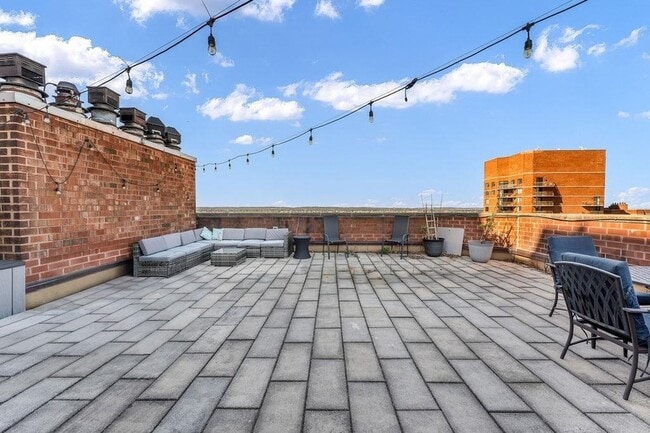 Building Photo - 2110 Harmon Cove Tower