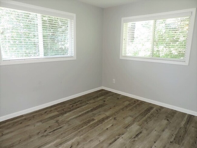 Building Photo - $1,550 | 3 Bedroom, 1 Bathroom Top Floor Duplex | No Pets | Available for August 1st, 2026 Move In!