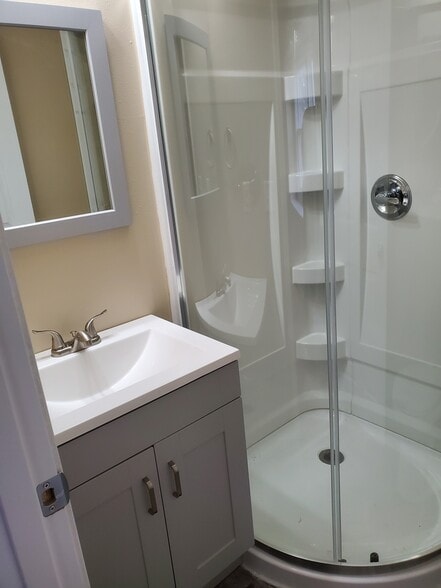 Building Photo - 418 SE 8th St