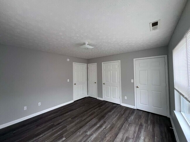 Building Photo - 41 Pine Dr