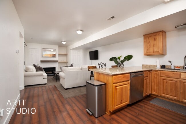 Primary Photo - Adorable 3-Bedroom Condo in Prime Provo Lo...
