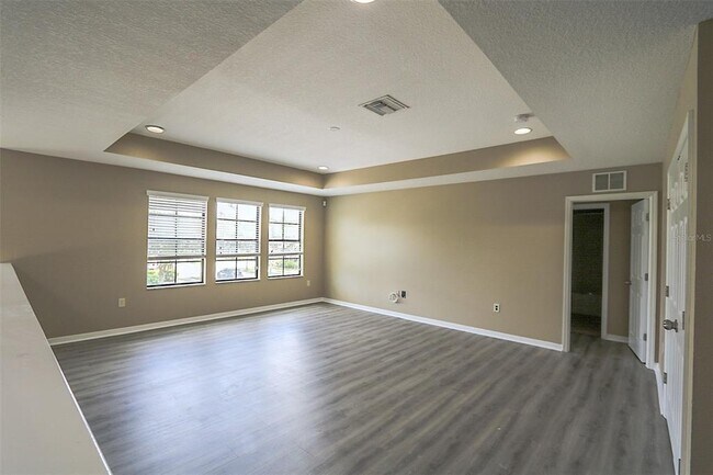 Building Photo - 1208 Oakcrest Dr