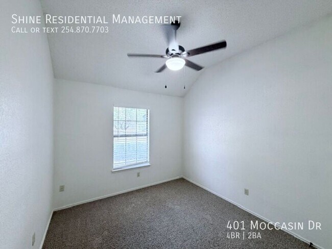 Building Photo - 401 Moccasin Dr