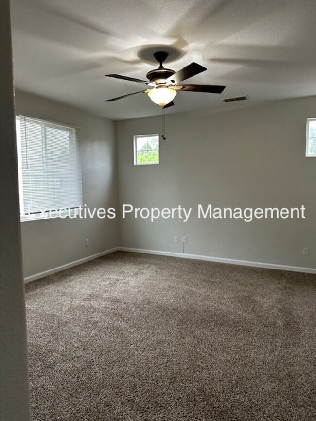 Building Photo - 3566 Santa Maria Ave