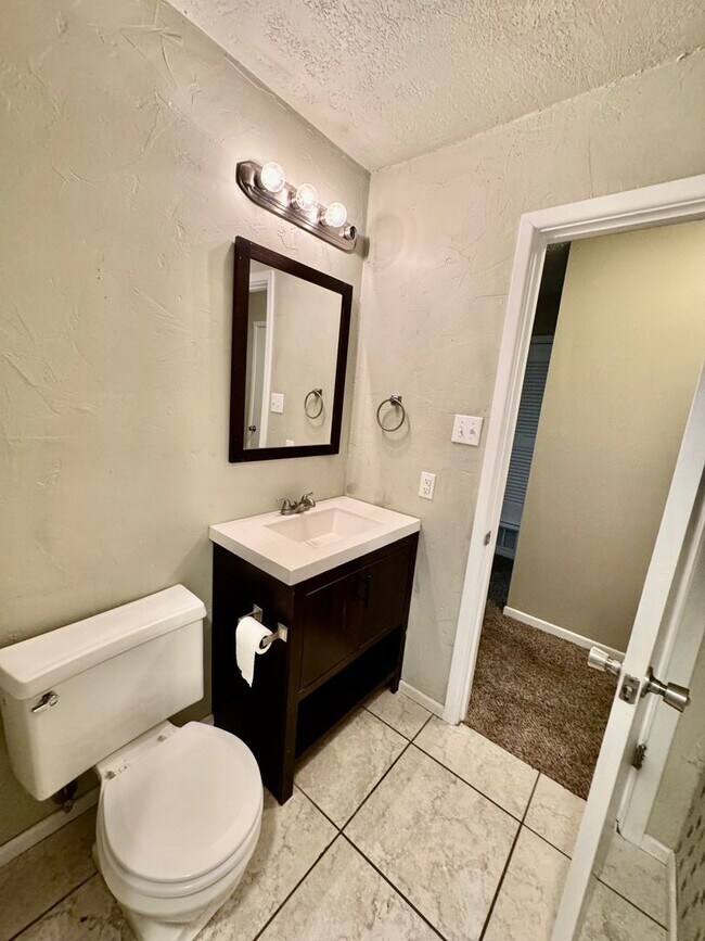 Building Photo - Cute 3 bedroom 2 bath Home!