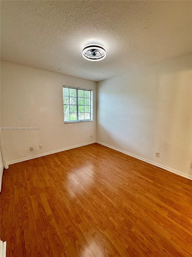 Building Photo - 3912 Tree Top Dr