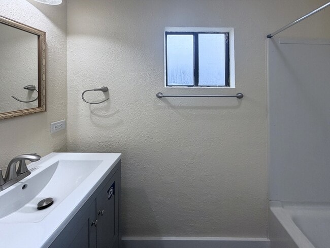 Building Photo - 960 Clark St