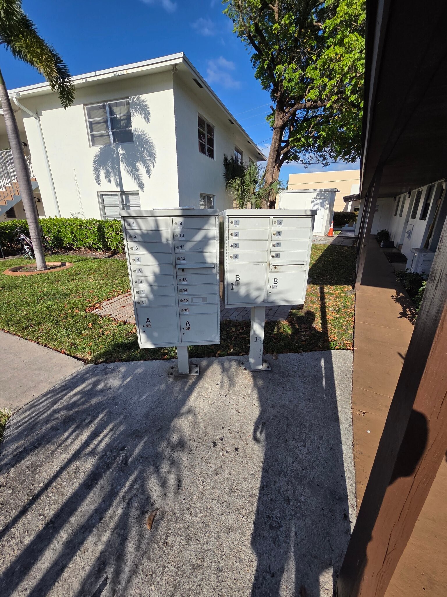 Building Photo - 212 SE 9th Ave