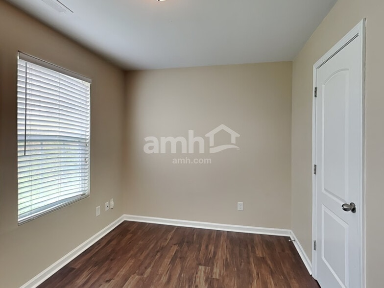 Building Photo - 261 Aershire Ct