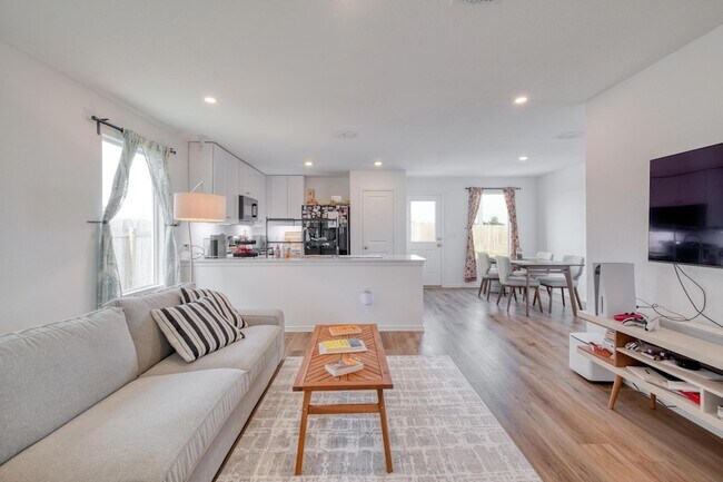 Building Photo - 2700 Schwartz Ln