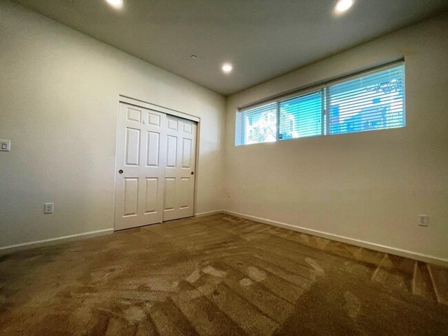 Building Photo - 168 Llano de los Robles Ave