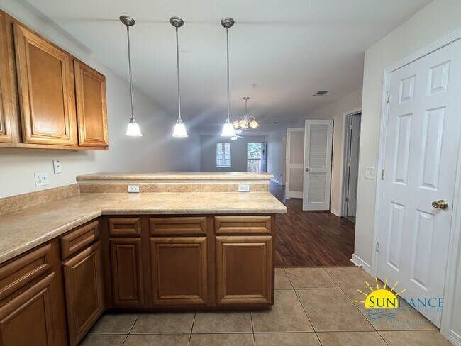 Building Photo - Updated 2 Bedroom in great Fort Walton Beach location!