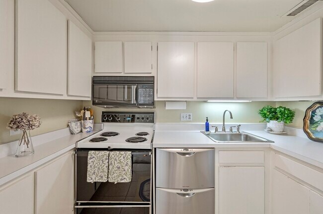 Building Photo - 9 Skinners Path