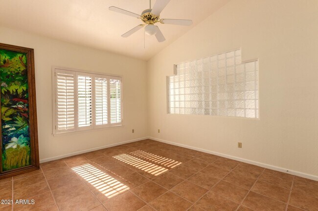 Building Photo - 4734 N Brookview Terrace
