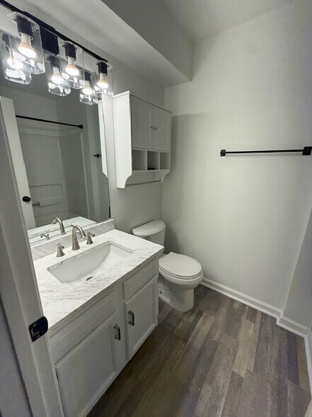 Building Photo - 5000 Lawndale Dr