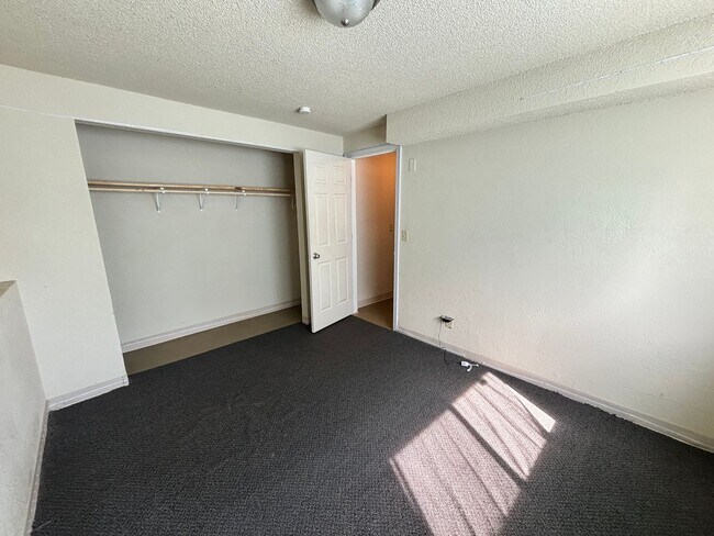 Building Photo - 6124 73rd Ave N