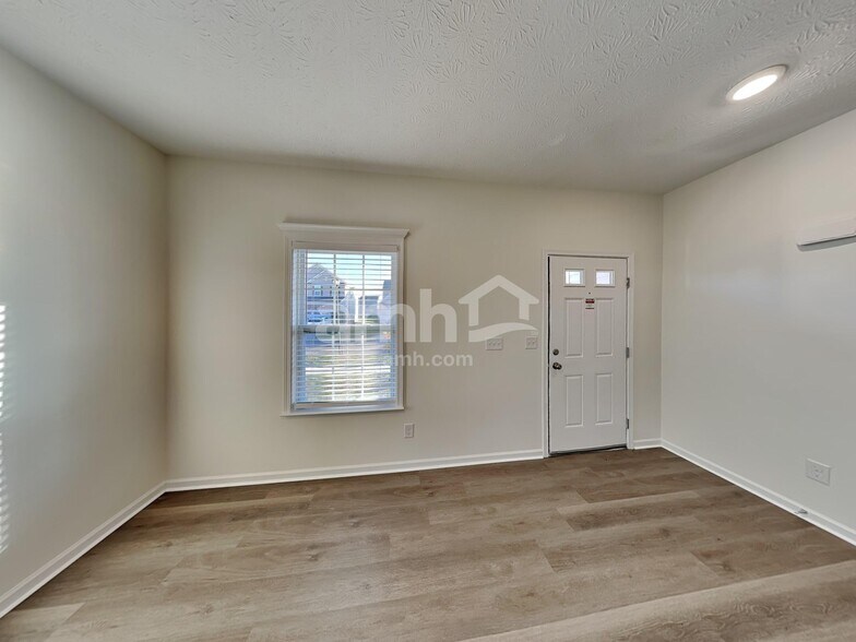 Building Photo - 62 Henderson Ln