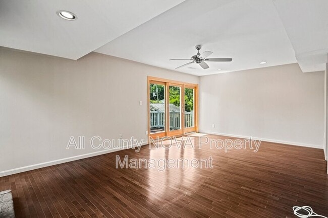 Building Photo - 6428 Earlham Dr
