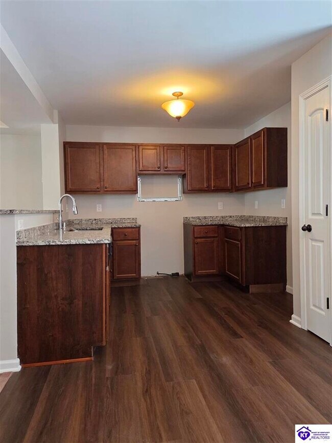 Building Photo - 158 Vineland Pkwy Dr