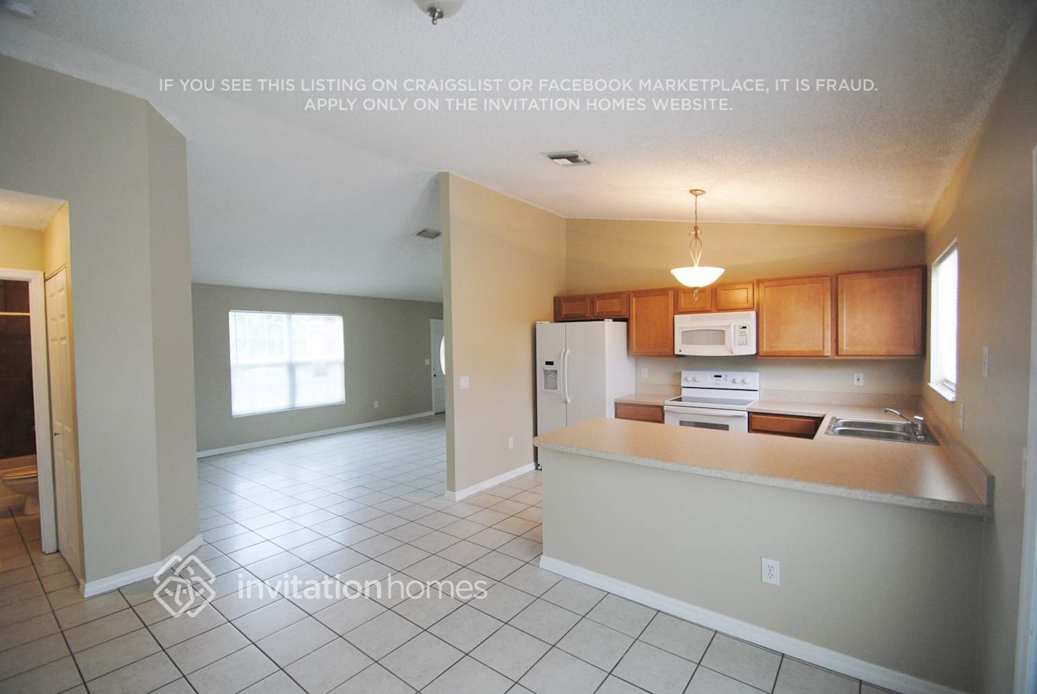 Building Photo - 1582 Wyoming Dr SE