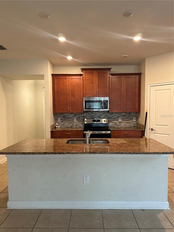 Building Photo - 10132 Lovegrass Ln
