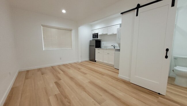 Building Photo - Studio Renovated 2025