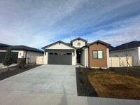 Building Photo - Beautiful 3bed, 2bath, 1,627sq.ft. home in...