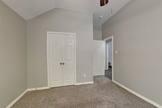 Building Photo - 8227 Sports Haven Dr
