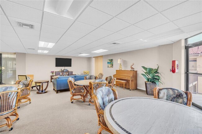 Building Photo - 6158 Palma Del Mar Blvd S