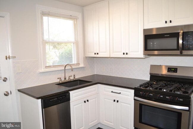 Building Photo - 123 S Matlack St