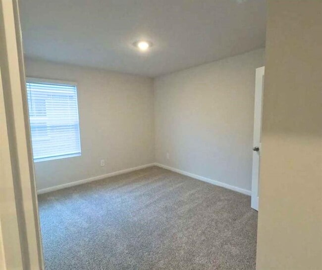 Building Photo - 424 NEW ALBANY Ln