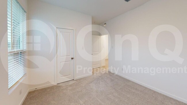 Building Photo - 726 Madrono Dr