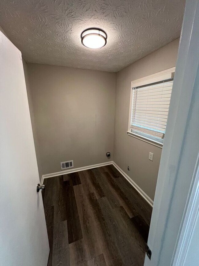 Building Photo - Beautiful cozy 3 bedroom ranch home!