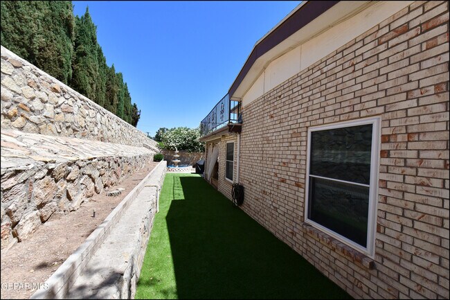 Building Photo - 1857 Ralph Janes Pl