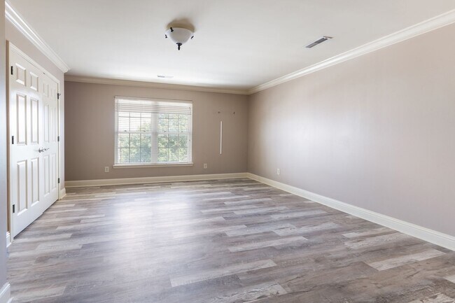 Building Photo - 4316 Summercrest Blvd