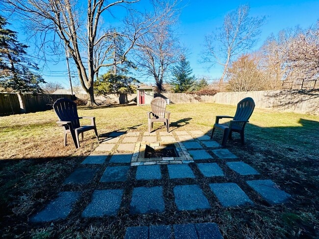 Building Photo - {8520} Charming Four Bedroom in Fantastic Location + Two Main Floor Bedrooms + Hardwood Floors + ...