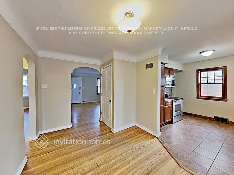 Building Photo - 5628 33rd Ave S