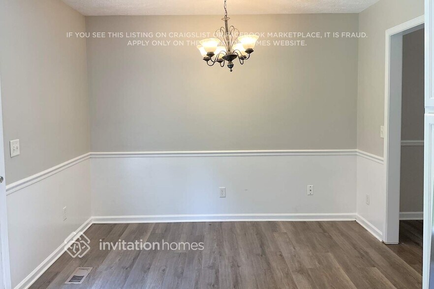 Building Photo - 325 Royal Garden Dr