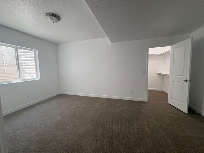 Building Photo - 6354 Upland View Dr