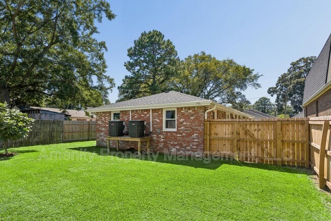 Building Photo - 1028 Modoc Ave