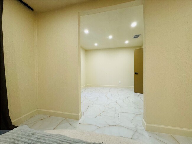 Building Photo - 23230 Canyon Lake Dr