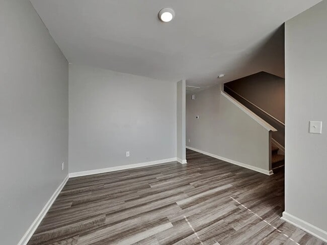 Building Photo - 802 Brantford Dr