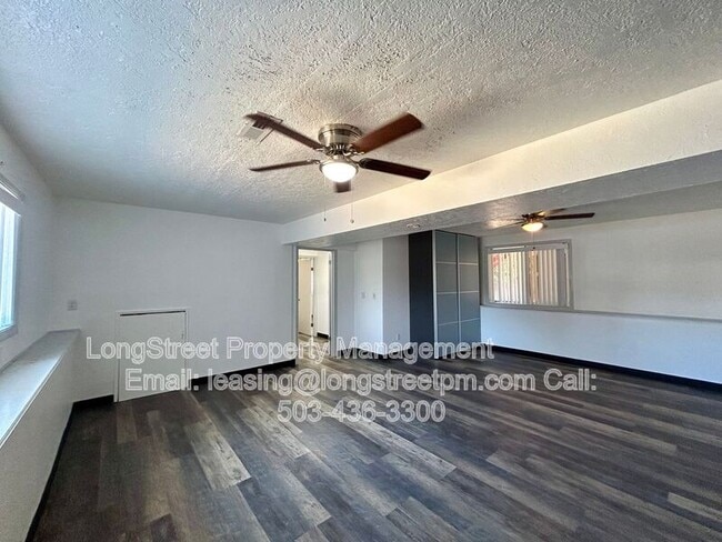 Building Photo - 794 SW Orchard Pl