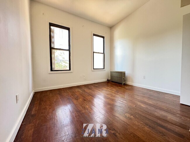 Building Photo - 886 Franklin Ave