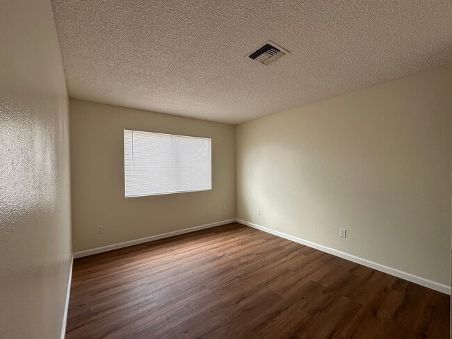 Building Photo - Remodeled/$500 move in special/3 bedroom HOME