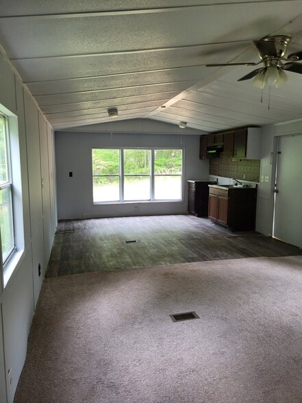 Building Photo - 196 Phoenix Dr