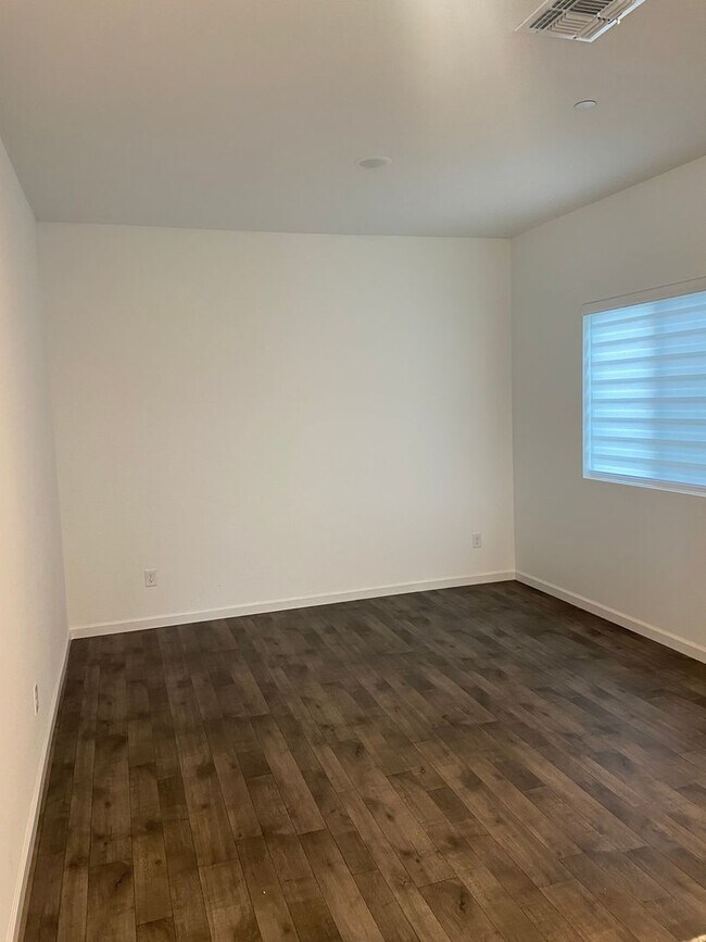 Building Photo - Cozy 3bdrm, 3 bath home in Rancho Cordova