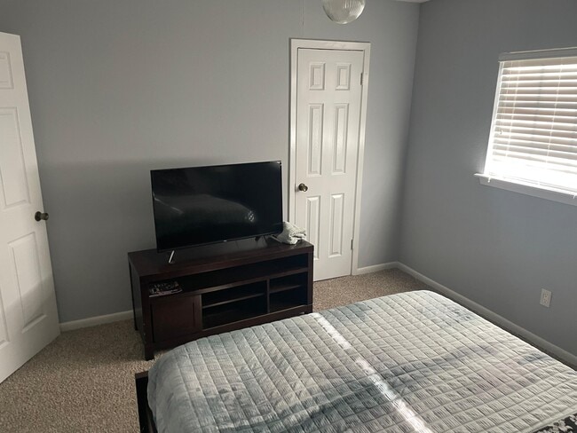 Building Photo - 1807 Treehouse Trail