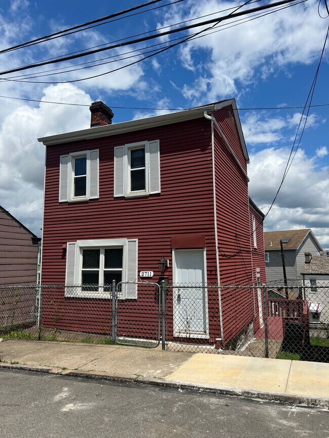 Building Photo - Updated 1BR 1 Bath house with office now available!